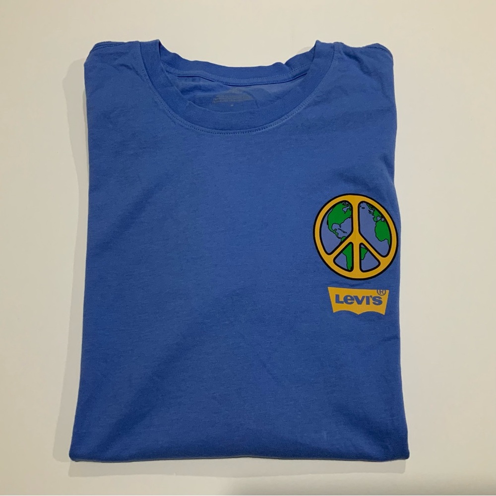 Levis Relaxed Fit Adult Medium Tee Shirt with Batwing  & Art Graphic Peace Sign